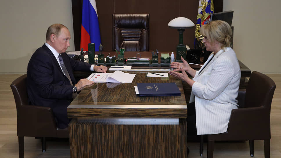 Фото: пресс-служба президента РФ📷Владимир Путин и Элла Памфилова во время встречи