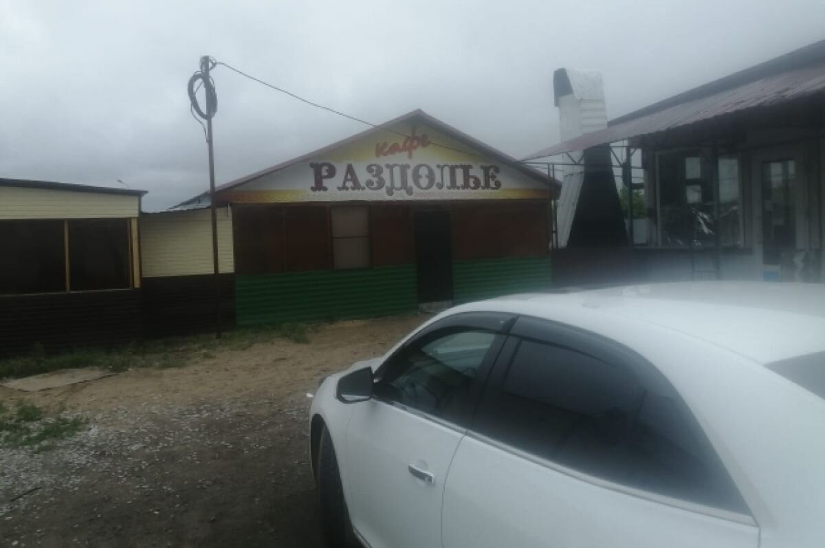    У Черлакского рынка в Омске снесут незаконно расположенные кафе и магазин