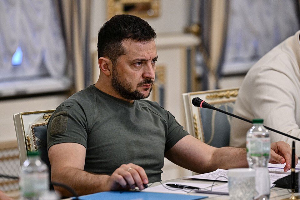     Зеленский заявил, что Киев ввел санкции против 606 представителей власти России.  REUTERS