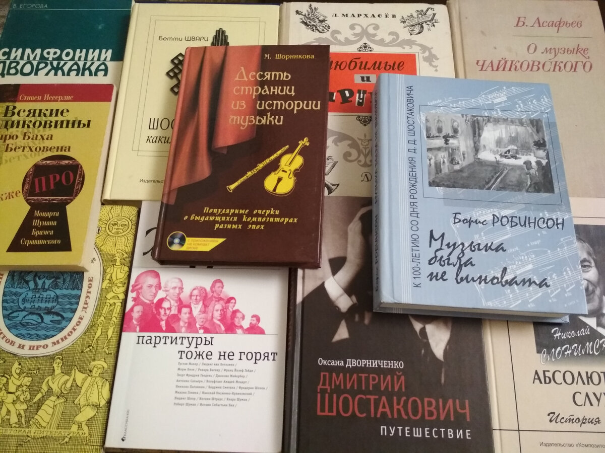 Настоящий меломан, услышав как женщина напевает в ванной, нагибается к замочной скважине, чтобы приложить к ней ... ухо.-2