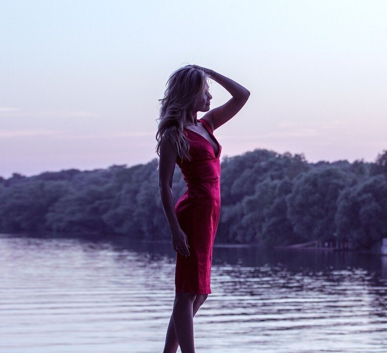 Наряжайся - и почувствуешь, как в воздухе повеет ароматом перемен. Наряжайся - и почувствуешь, что у тебя появились силы!