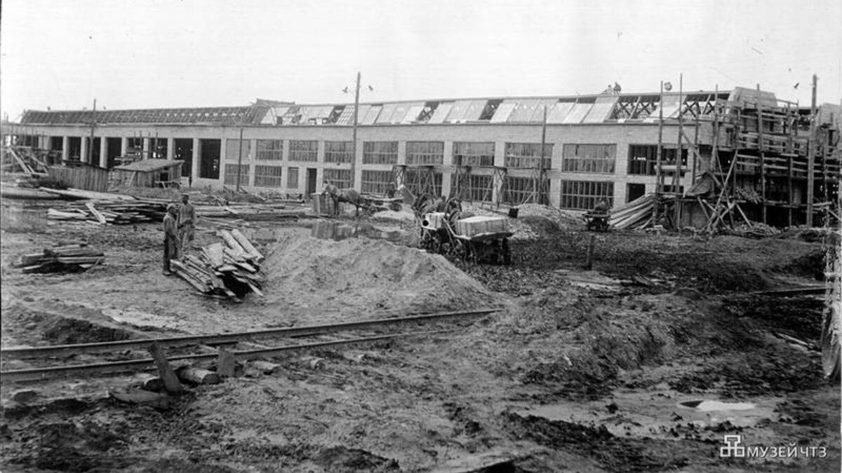 Фото: Архив музея Челябинского тракторного завода. Строительство Челябинского тракторного завода