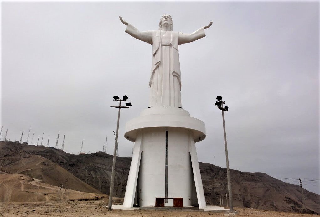 Собрал 14 самых высоких статуй Иисуса-6