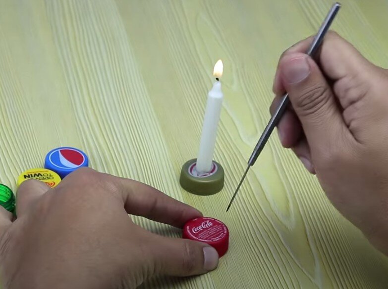 Делаем дырочки в крышке