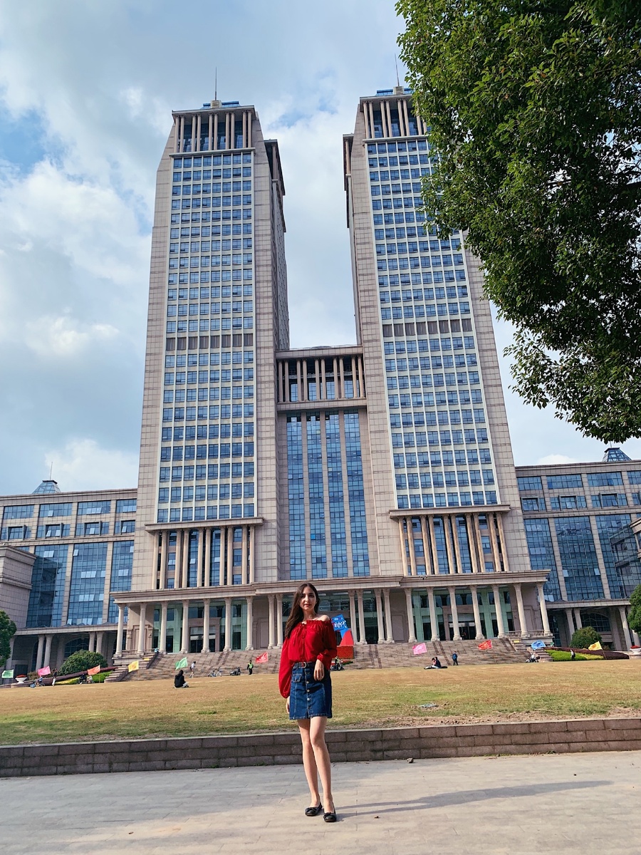 Как можно променять такой красивый кампус на компьютер с вебкамерой? 