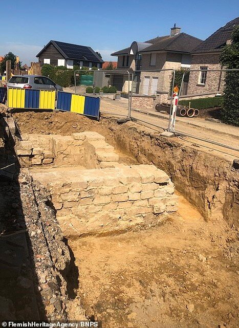 Один из входов в бункер.