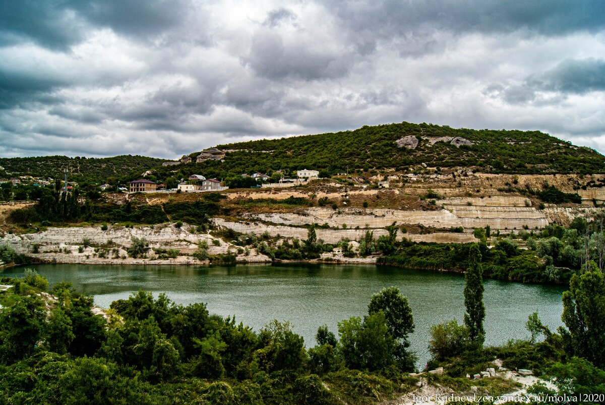 Нам повезло и удалось приехать в один из немногих пасмурных летних дней в Крыму