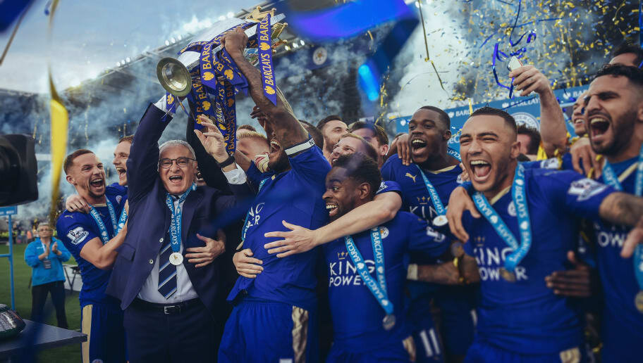 Фото с церемонии награждения чемпионов Английской Премьер-Лиги сезона 2015/2016.