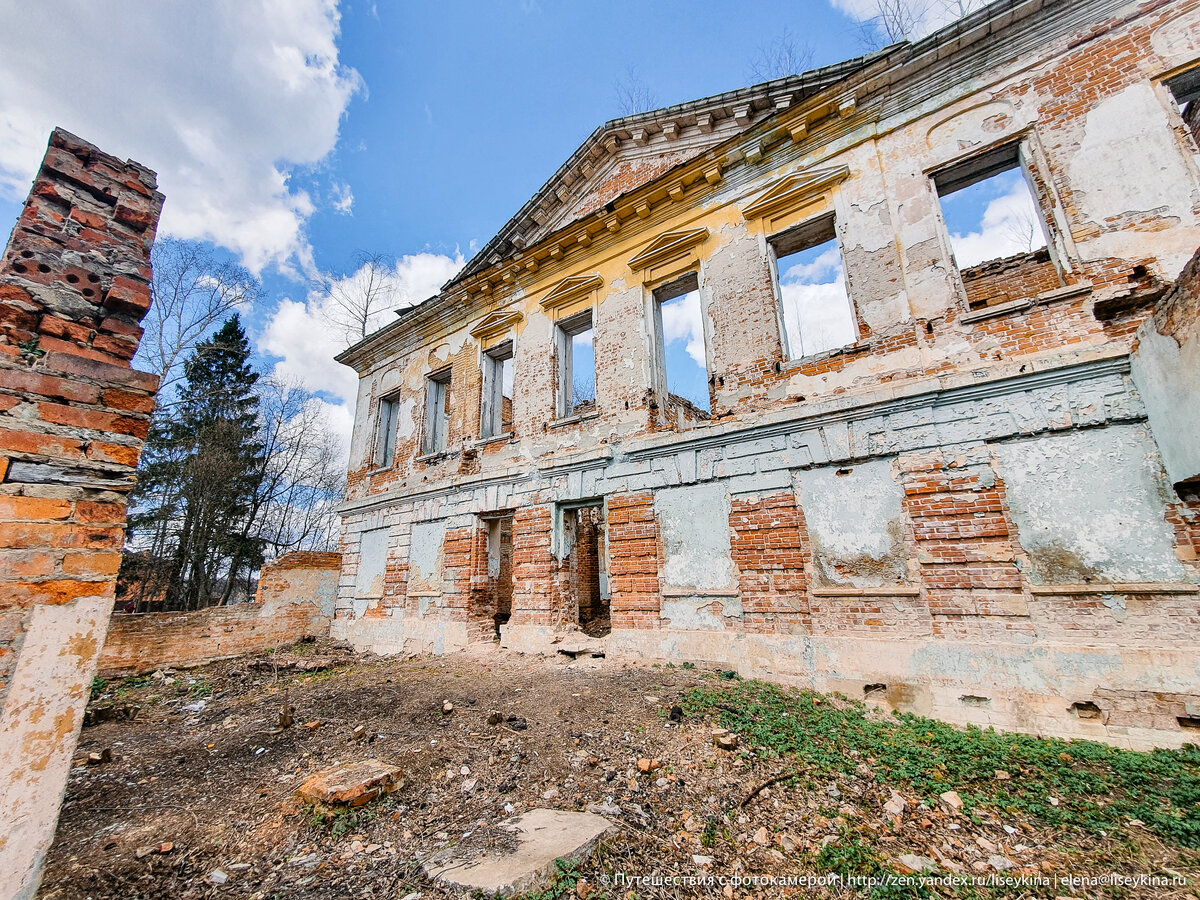 Старообрядцы и послы при царе: узнала историю заброшенной усадьбы рядом со старой дорогой