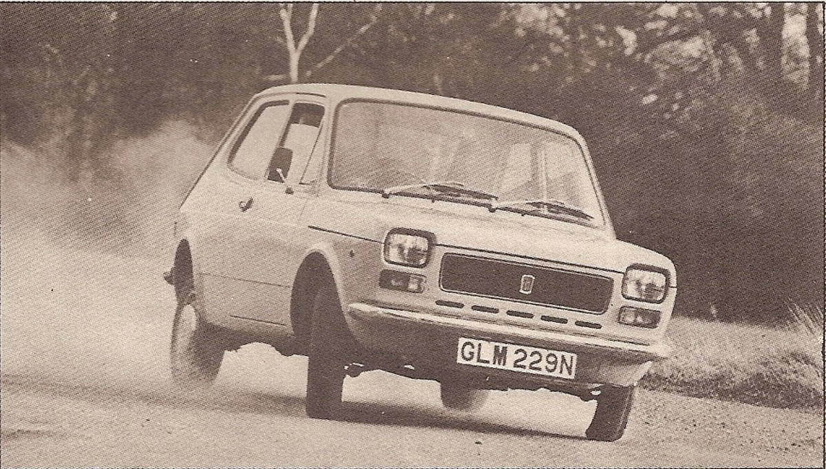 FIAT 127 на своих узеньких шинах 135 SR 13 (ширина покрышек "Жигулей" была 155 мм)