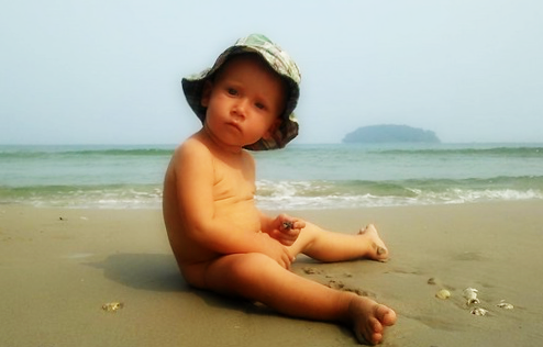 Песок на теле в интимных местах не полезен ни мальчикам, ни девочкам