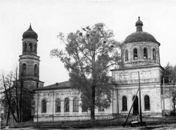 Названия села менялись со временем: Большой Перелаз, Новоспасское, Швариха. Первое название села - Большой Перелаз - возникло, очевидно, в связи с природными условиями окрестностей села, которое расположено на красивейшем высоком берегу Лудяны и окружено со всех сторон подъемами и оврагами. До начала 20 века село называлось Новоспасское. Когда в 20-е годы стали меняться религиозные названия сёл, то по просьбе жителей село стало называться Шварихой и состояло из одной улицы (сейчас - ул. Советская).
