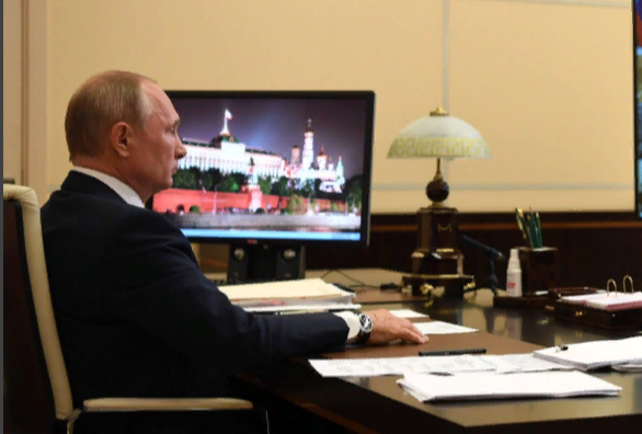 В.В. Путин 2020г, период самоизоляции и выходных, коронавирус = Выплата 10000 рублей семьям с детьми 3 до 16 лет.