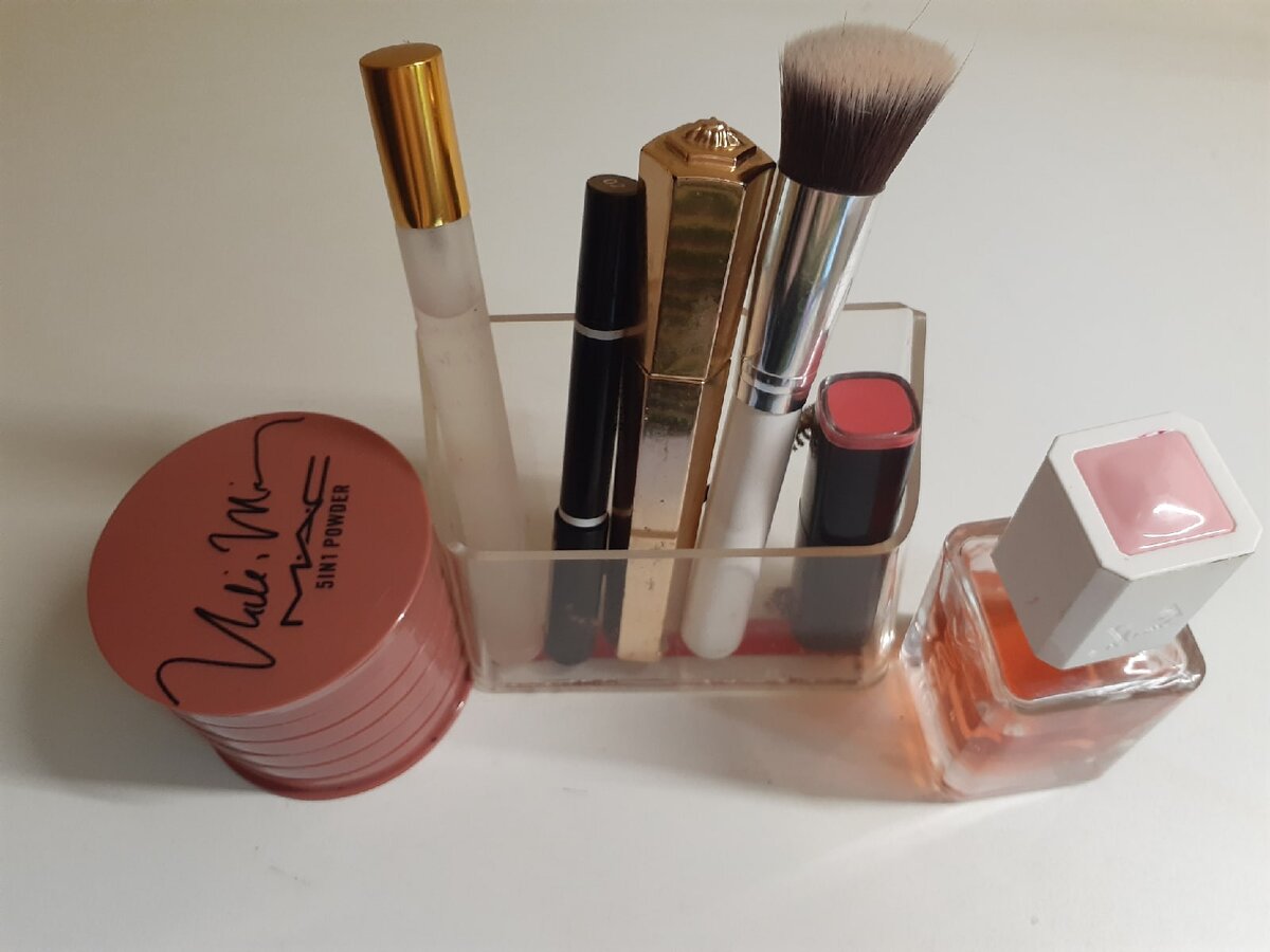 И вот теперь наносим макияж