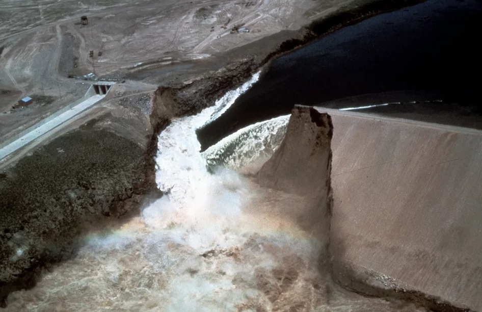 Разрушение Тетонской плотины в Айдахо, США, 1976 г.