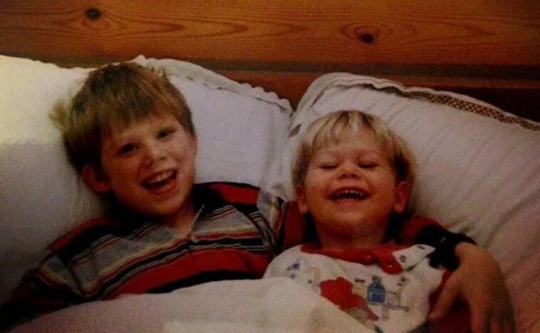 Джо и Коул в детстве