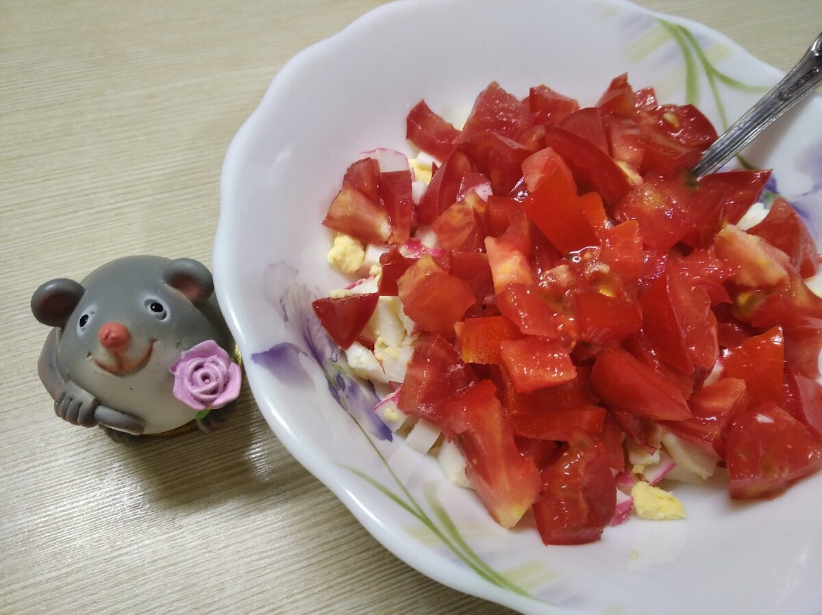 Рецепты простых и вкусных салатов с крабовыми палочками и помидорами