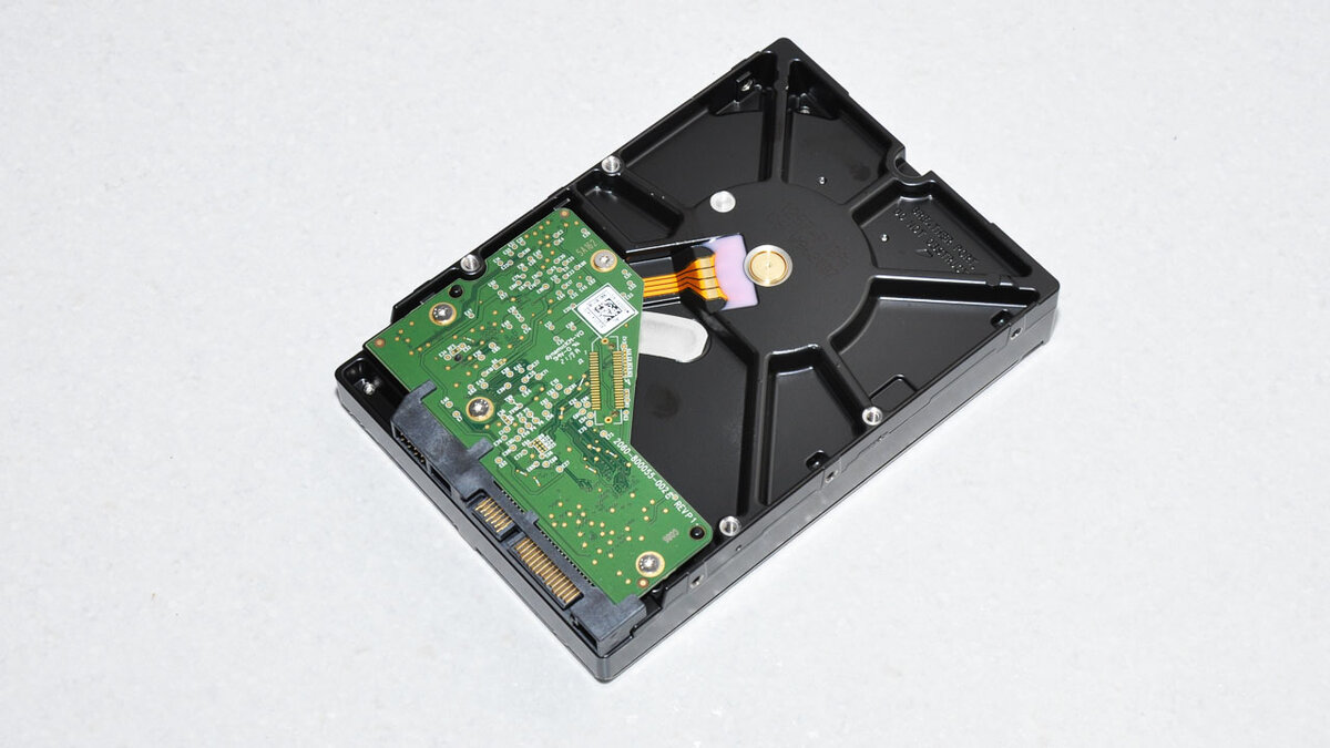 Western Digital Red 4TB 5400rpm WD40EFRX с обратной стороны.
