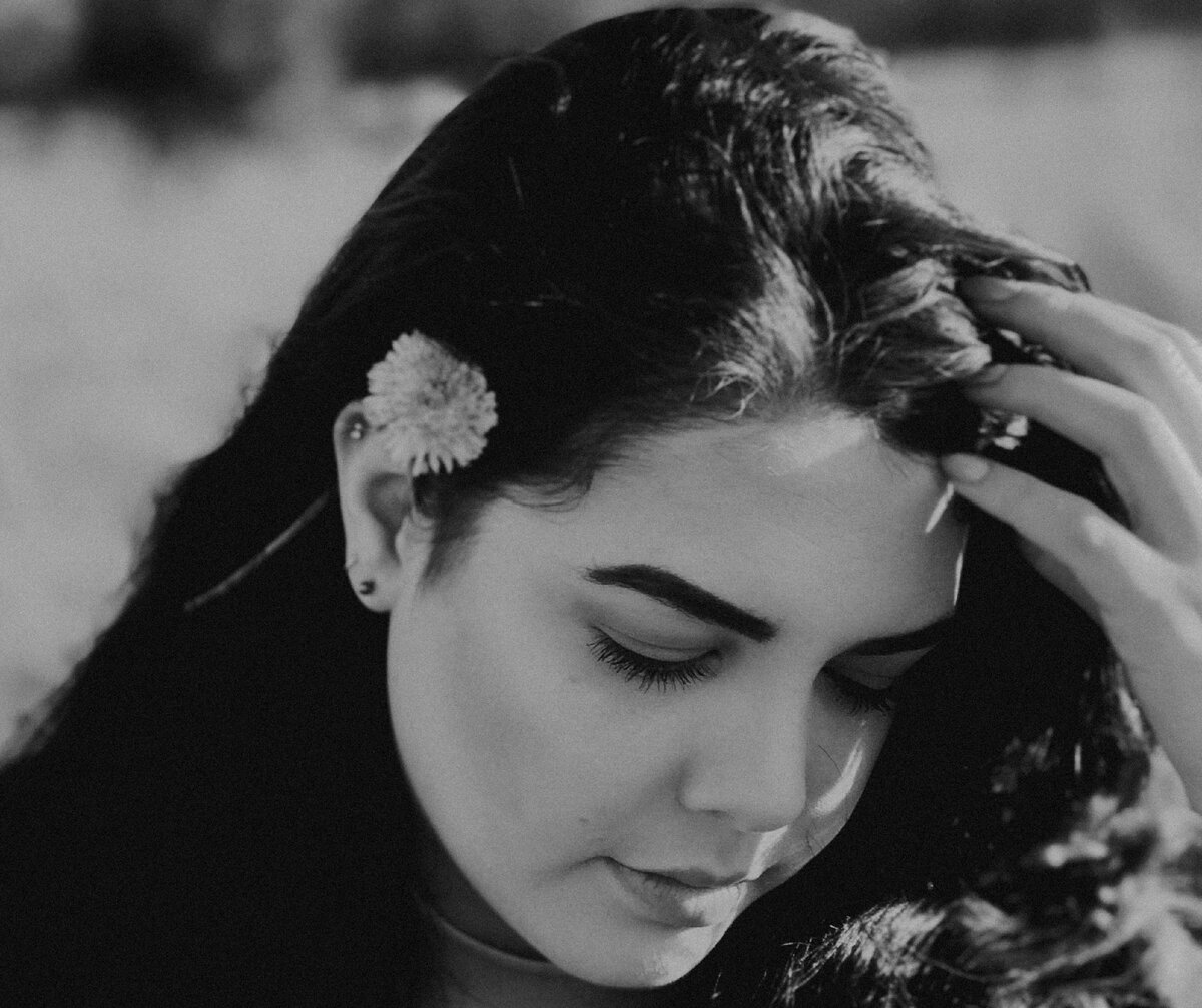 Чувствительность к посторонним шумам чаще всего может усиливаться, когда человек испытывает сильные эмоции, серьезный стресс.