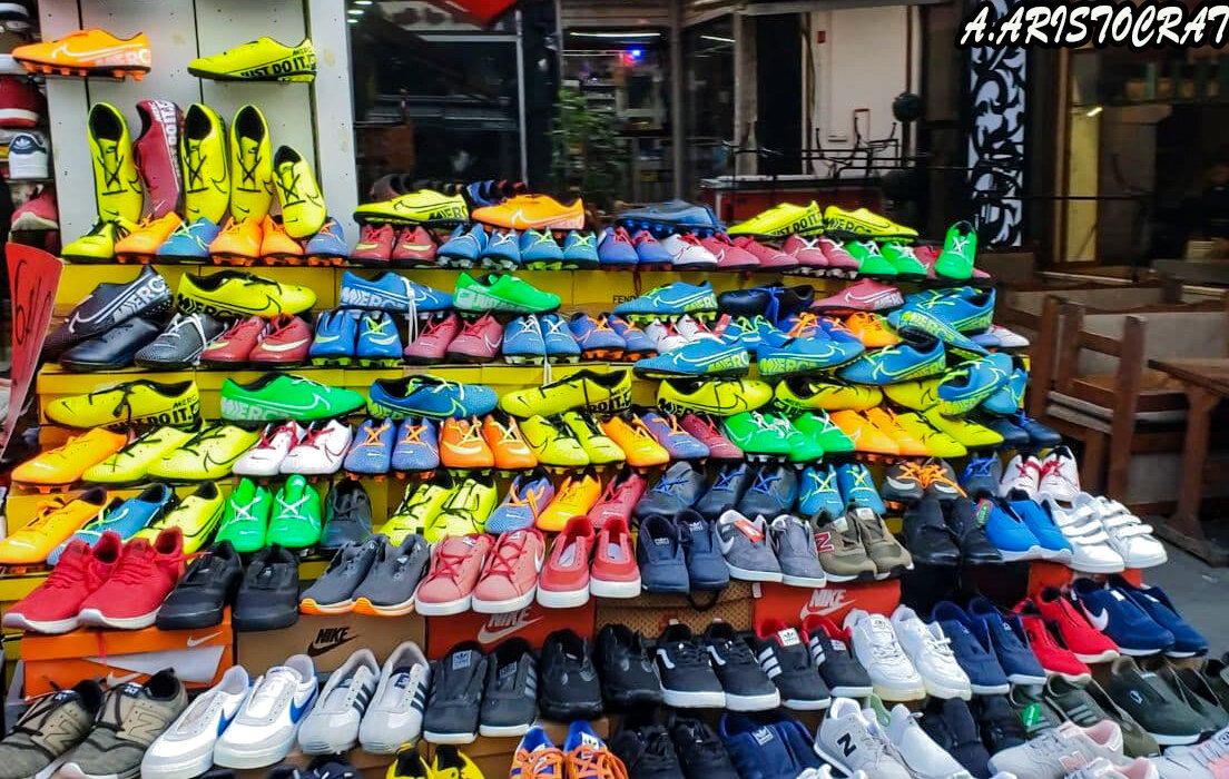 Обувной магазин на рынке в Турции 