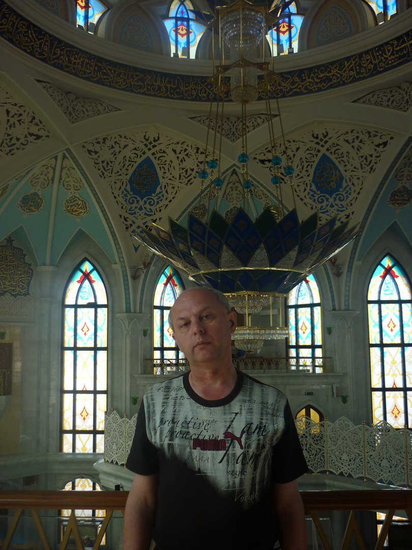 "Небеса". 
Грустят её глаза,
Свет пылает неземной.
Полны огня небеса,
Страсть идёт под луной.
Небеса,небеса,
Небеса восхищают.

Облака грациозные пролетают
В небе синем высоко,
Своей бесконечностью покоряют,
Чувствую в душе тепло.
Небеса,небеса,
Небеса восхищают.

Ветер знойный дует
Прямо нам в лицо,
Краса меня чарует,
На сердце легко.
Небеса,небеса,
Небеса восхищают.

Грустят её глаза,
Свет пылает неземной.
Всемогущи наши небеса,
Очарован грустной красой.
Небеса,небеса,
Небеса восхищают.

15.06.2015 год.
