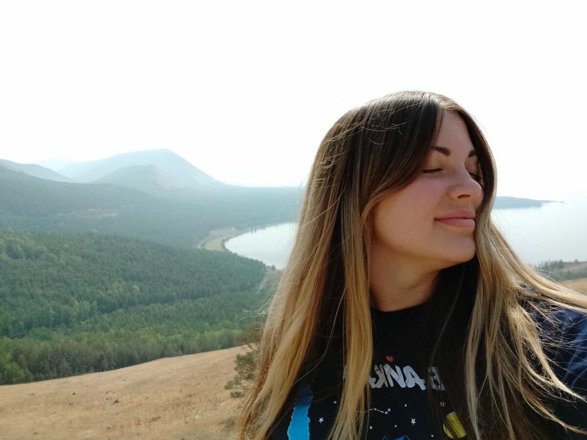 На фото я еще на Северном Байкале (Священное место - Обо) перед началом путешествия в Иркутск