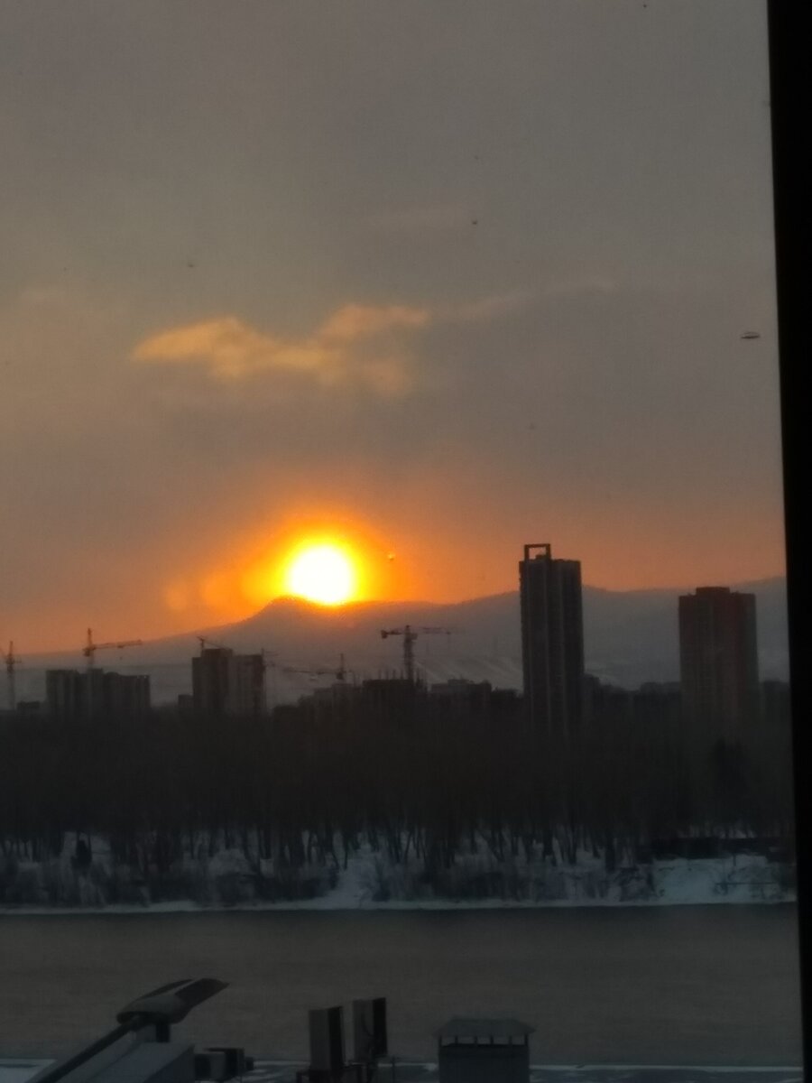 Фото автора. Чуть свет и на работу). Вид из моего окна вчера утром.