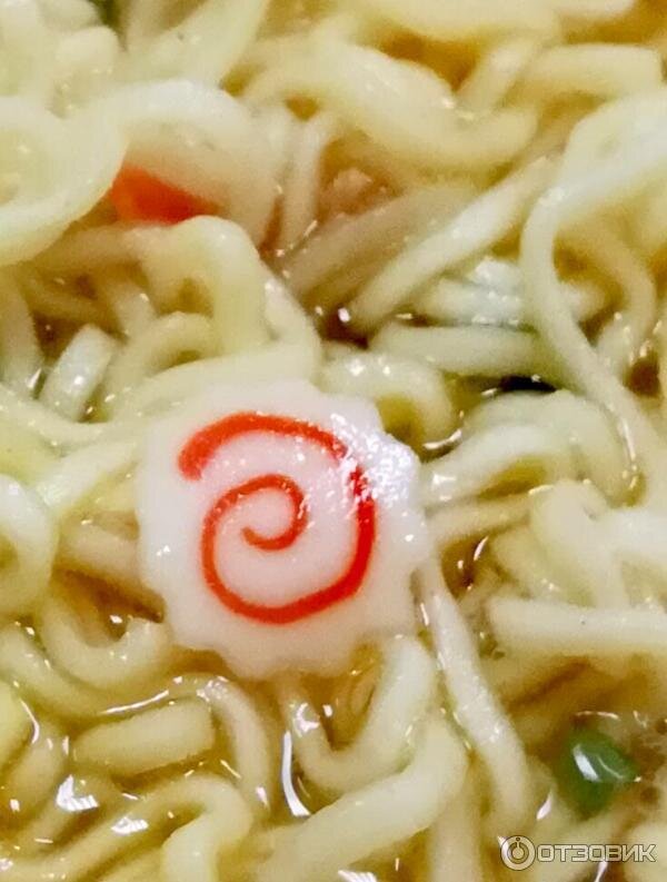 это же камабоко из наруто на самом деле это кусочек крабовой палочки (расходимя пацаны)