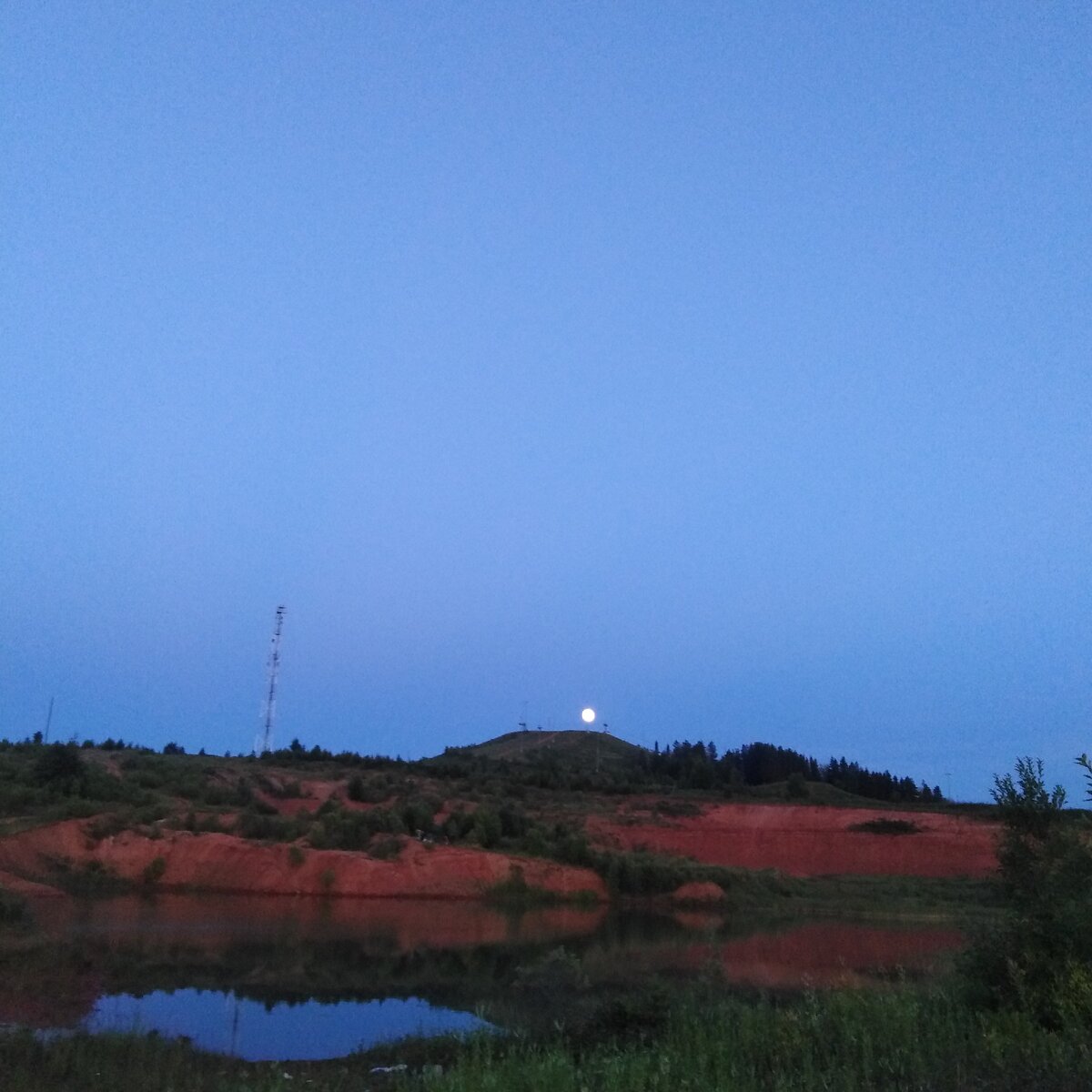 Видимо, времена прошли, когда можно было заработать много только на вахте. 