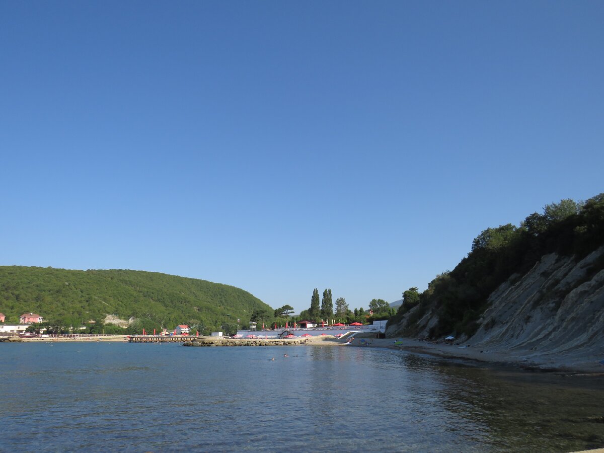 Голубая бухта в селе Бжид.