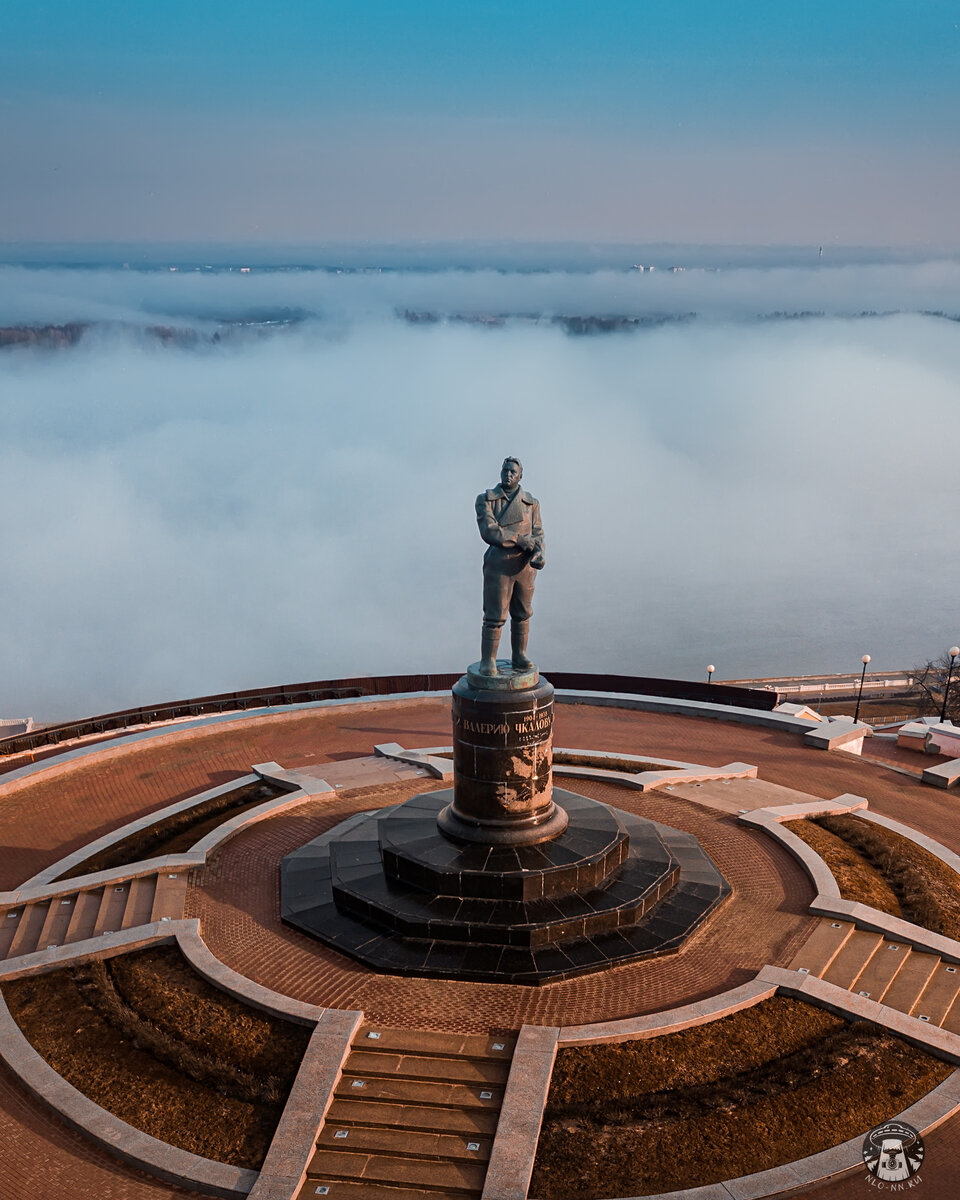 памятник чкалову в нижнем новгороде фото