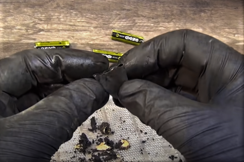 Оставляем сам корпус, сжимаем одну сторону.