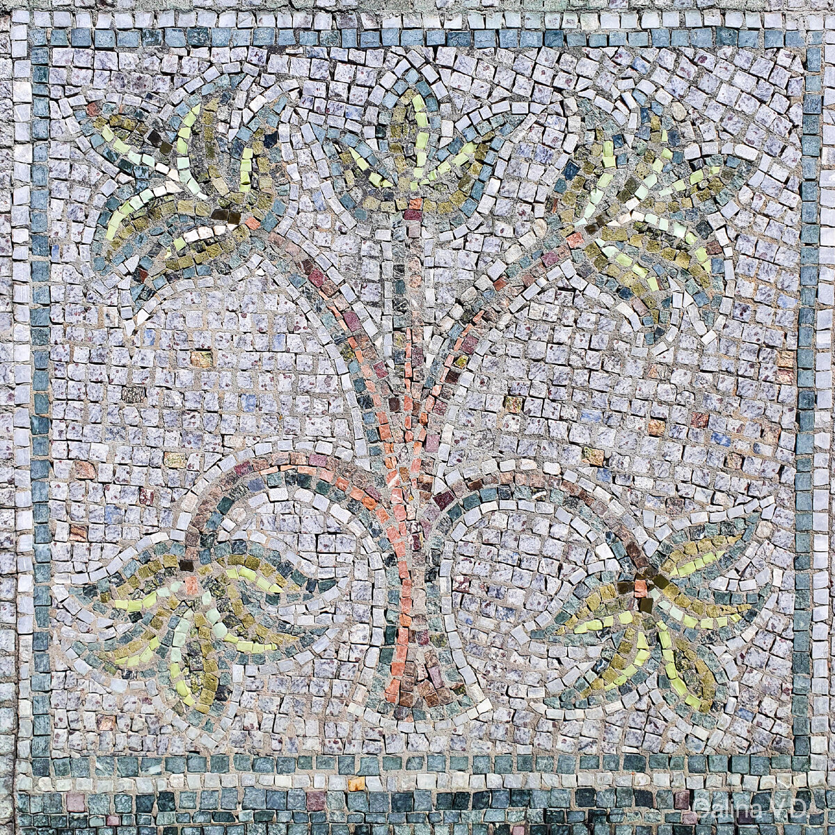 Мозаика на памятнике Дмитрию Донскому у стен Коломенского кремля