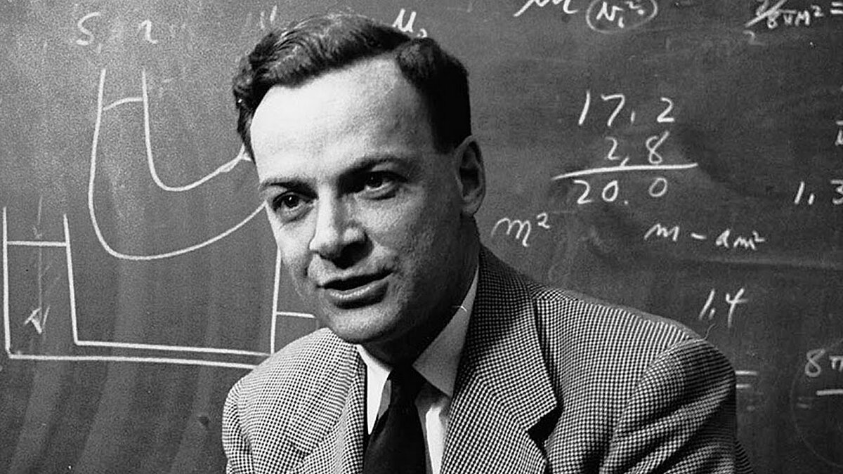 Ричард Фейнман (1918–1988)- выдающийся американский  физик-теоретик. Лауреат Нобелевской премии по физике. Один из создателей квантовой электродинамики. В 1943-1945 годах входил в число разработчиков атомной бомбы в Лос-Аламосе. Разработал метод интегрирования по траекториям в квантовой механике, а также так называемый метод диаграмм Фейнмана в квантовой теории поля, с помощью которых можно объяснять превращения элементарных частиц. Предложил партонную модель нуклона, теорию квантованных вихрей. Википедия