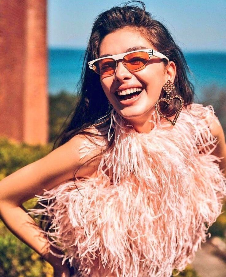 Нисилкан атагуль. Турецкая актриса неслихан атагюль. Неслихан атагюль. Эрчел атагюль. Неслихан атагюль улыбка.