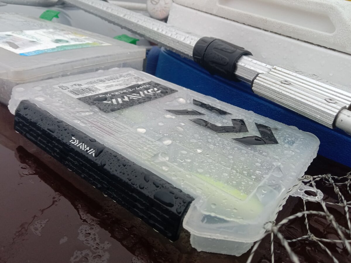 Везде одна вода... Коробки потом у печки пришлось сушить )))