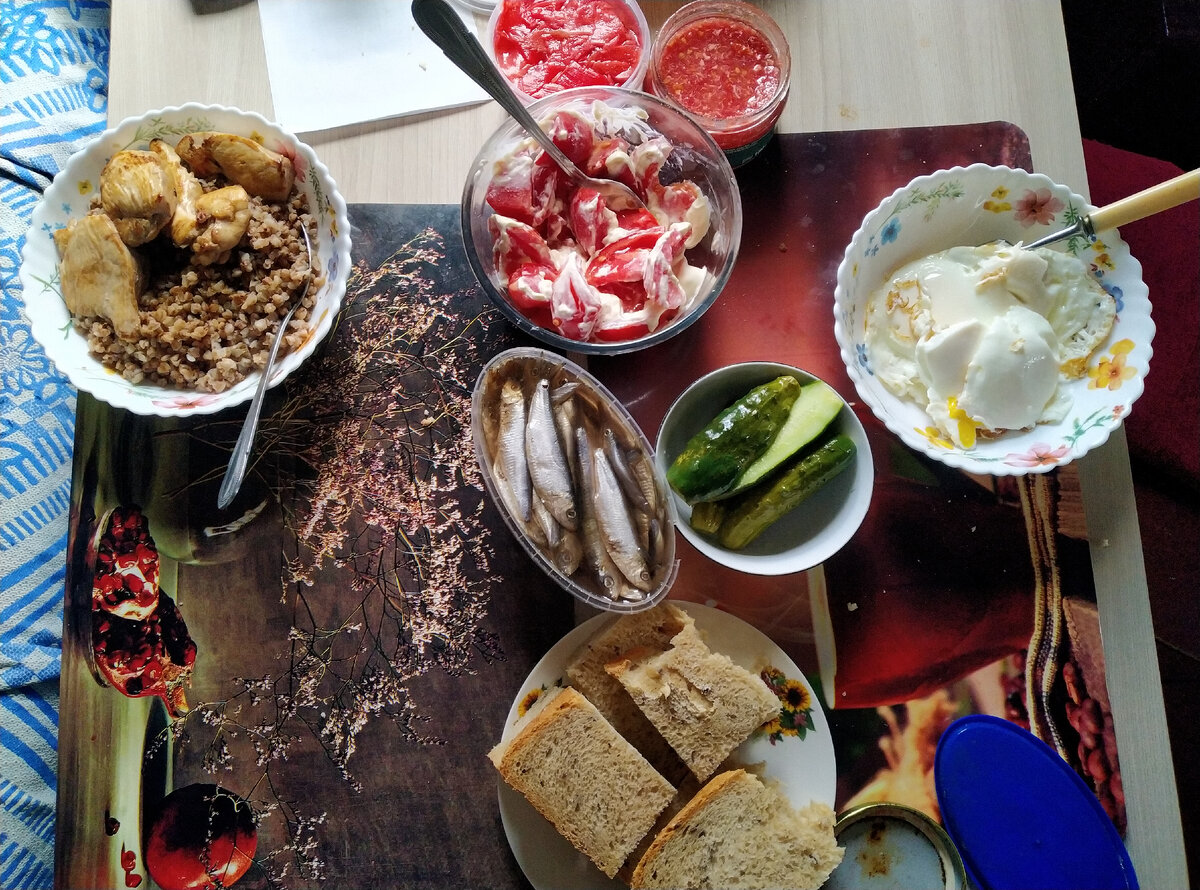 Все домашнее, кроме гречи и кильки )) Да, и имбиря...