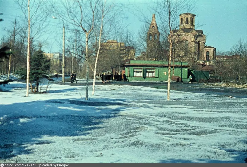 "Семь дорог" в Петровском парке, 1967 г. Автор: А. Х. Валиахметов.