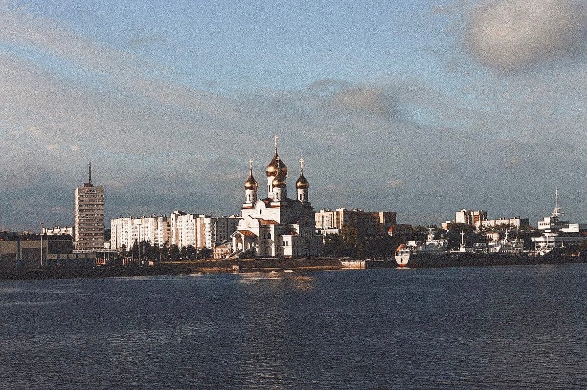 Архангельск - город доски, трески и северной тоски! Так говорят про свой город жители Архангельска. 
Автор: Егор Антонов