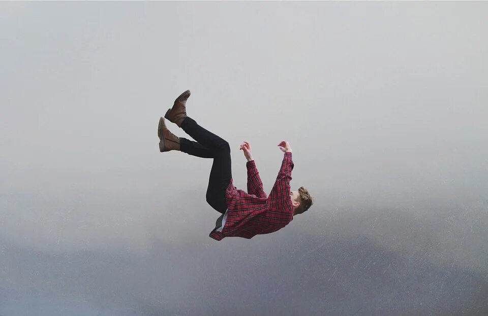 Картинка с https://pixabay.com/photos/man-fall-action-falling-1838330/