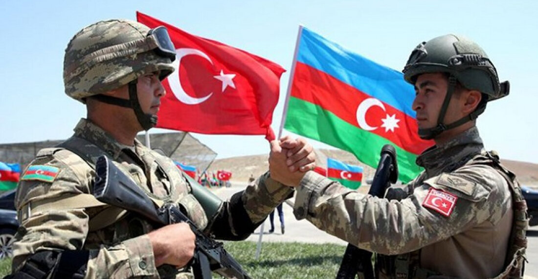 photo: An Azerbaijani and a Turkish soldier greet each other at military drills held in Azerbaijan in the summer (archive picture) commonspace.eu