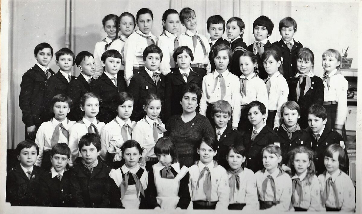 Пионеры отряда им. Ф. Дзержинского