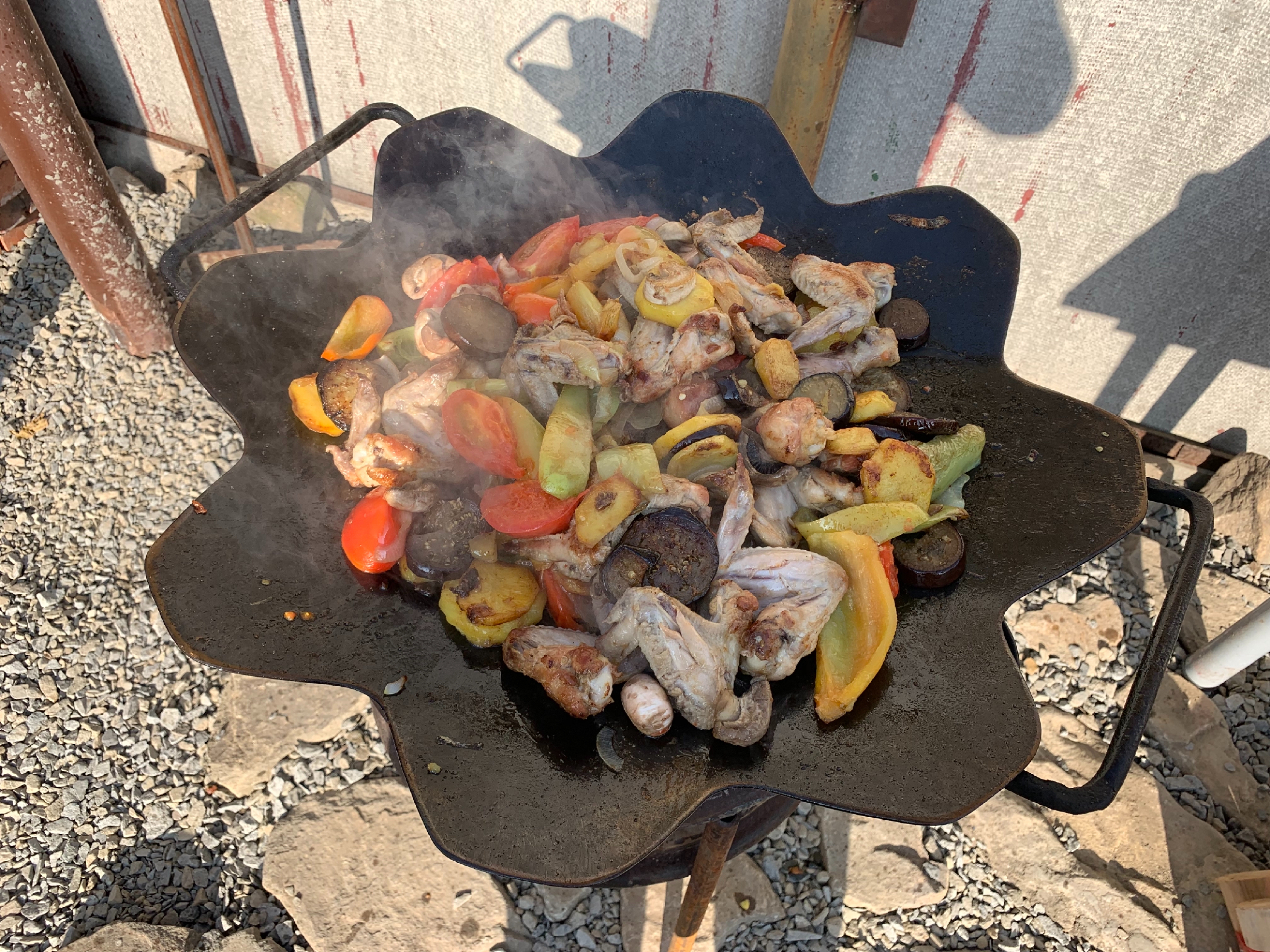 Приготовил за 40 минут из мяса и овощей садж. Возни мало, мариновать не нужно и к столу не стыдно подать8