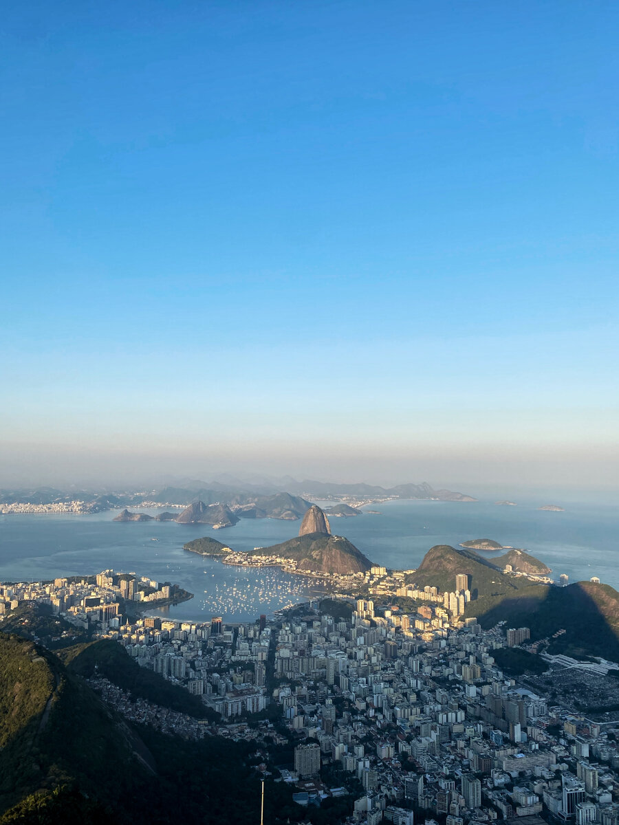 А это классический вид на Рио-де-Жанейро — об этих местах мы еще расскажем в будущих статьях.