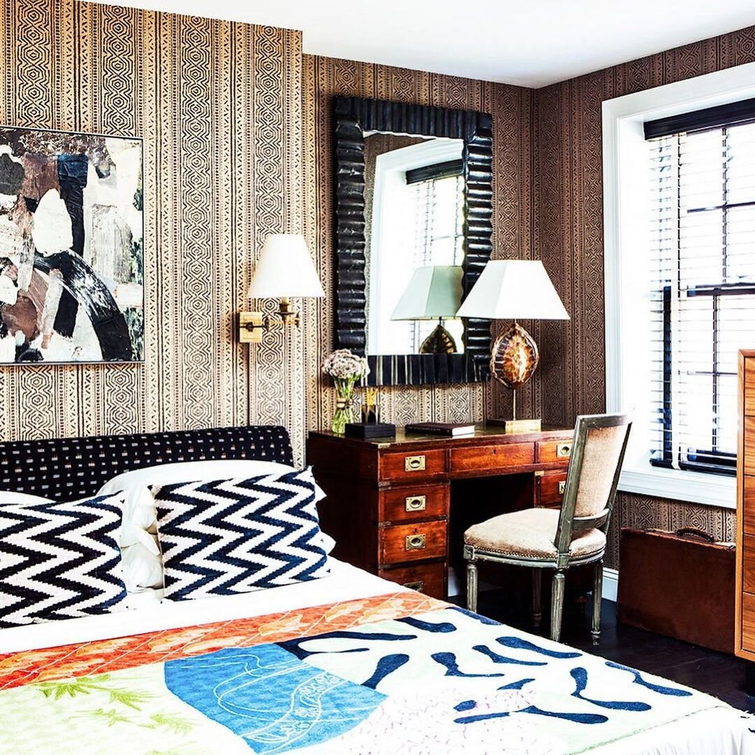 Кондиционер в интерьере. Красивая спальня в загородном доме. Креативы мебель реклама. Campaign room. Гостиная столовая в колониальном стиле.