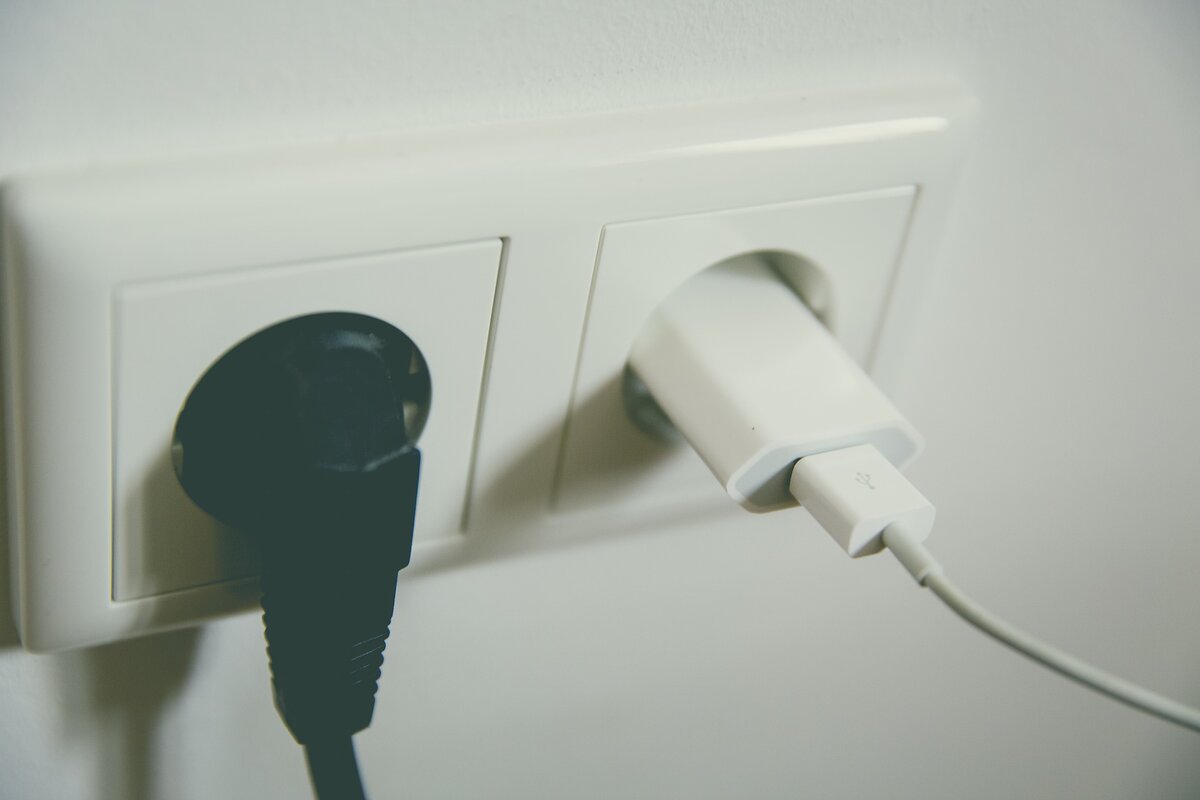 источник — https://pixabay.com/photos/power-outlet-electricity-energy-1794616/