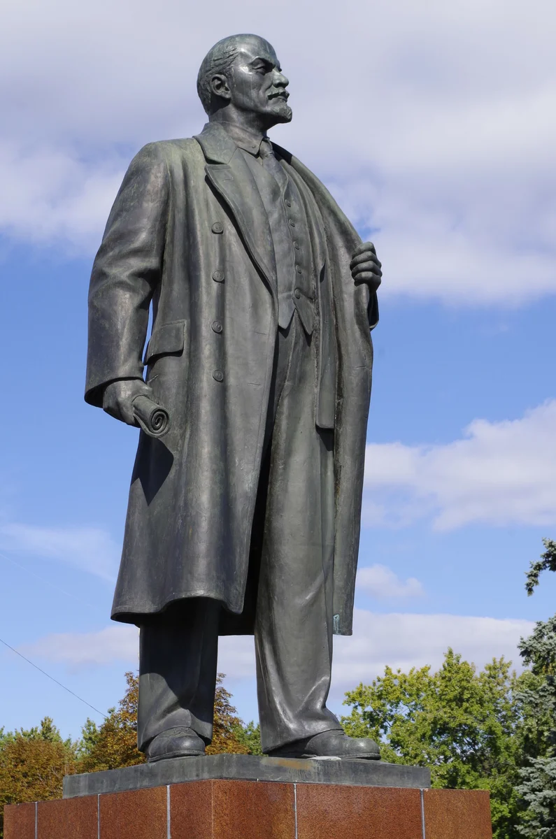 Памятник Ленину