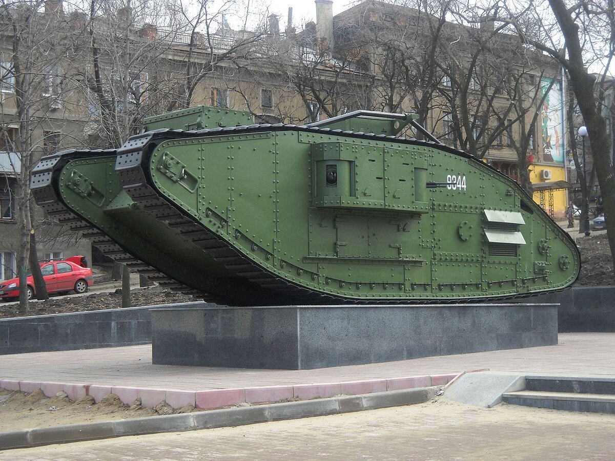 MK 5 танк. Танк первой мировой в Луганске. Первый боевой танк