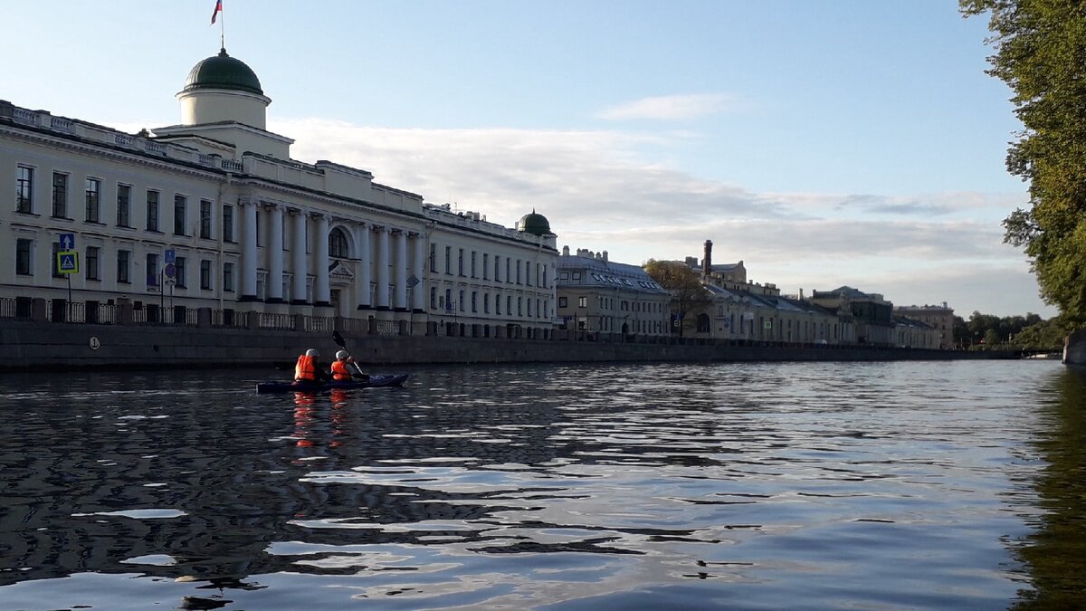 Невы державное течение береговой. Канал Санкт Петербург на Викинг.