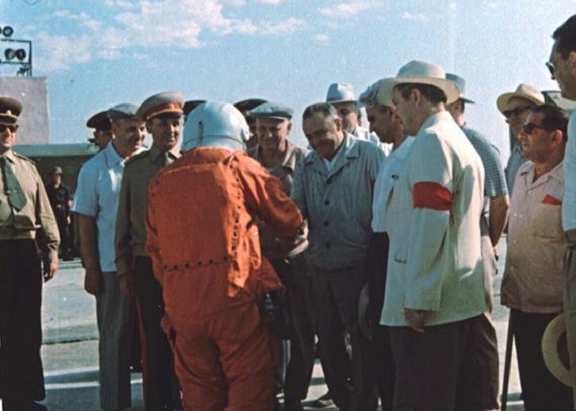 М.С.Рязанский на фото справа в соломенной шляпе